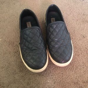 STEVE MADDEN slip ons